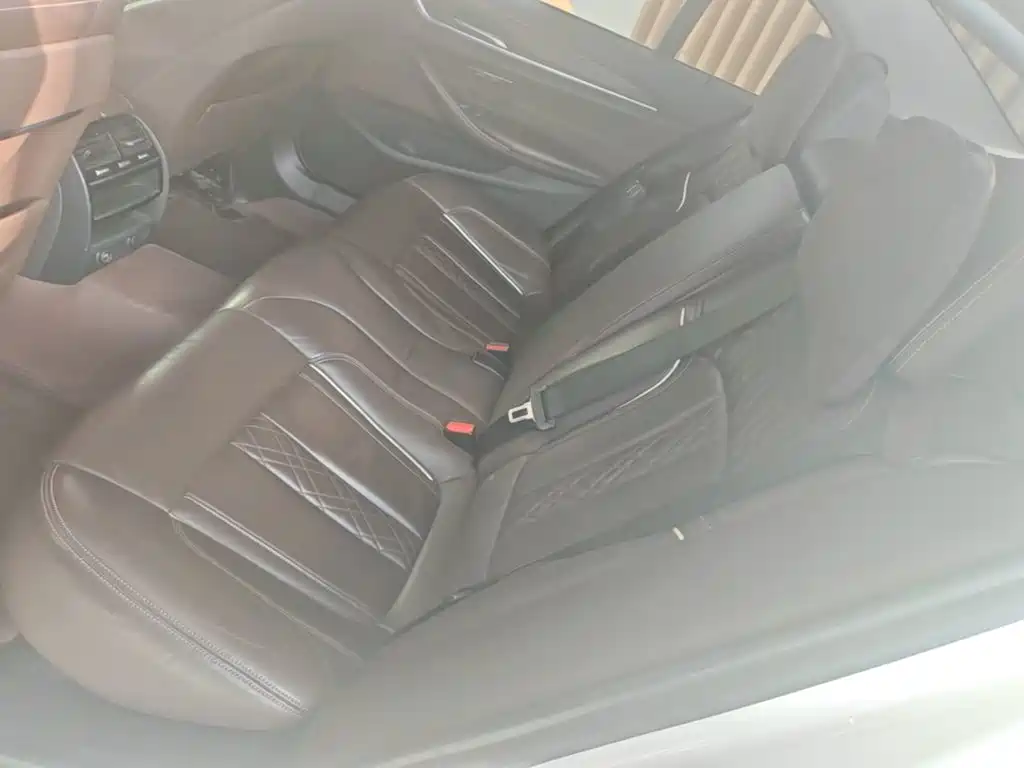 BMW 5 Series — миниатюра 17
