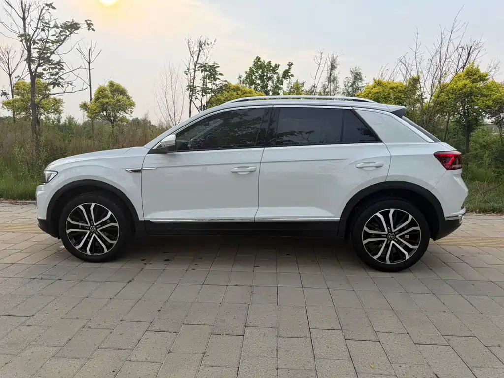 Volkswagen T-Roc 2021 280TSI DSG Smart Connect