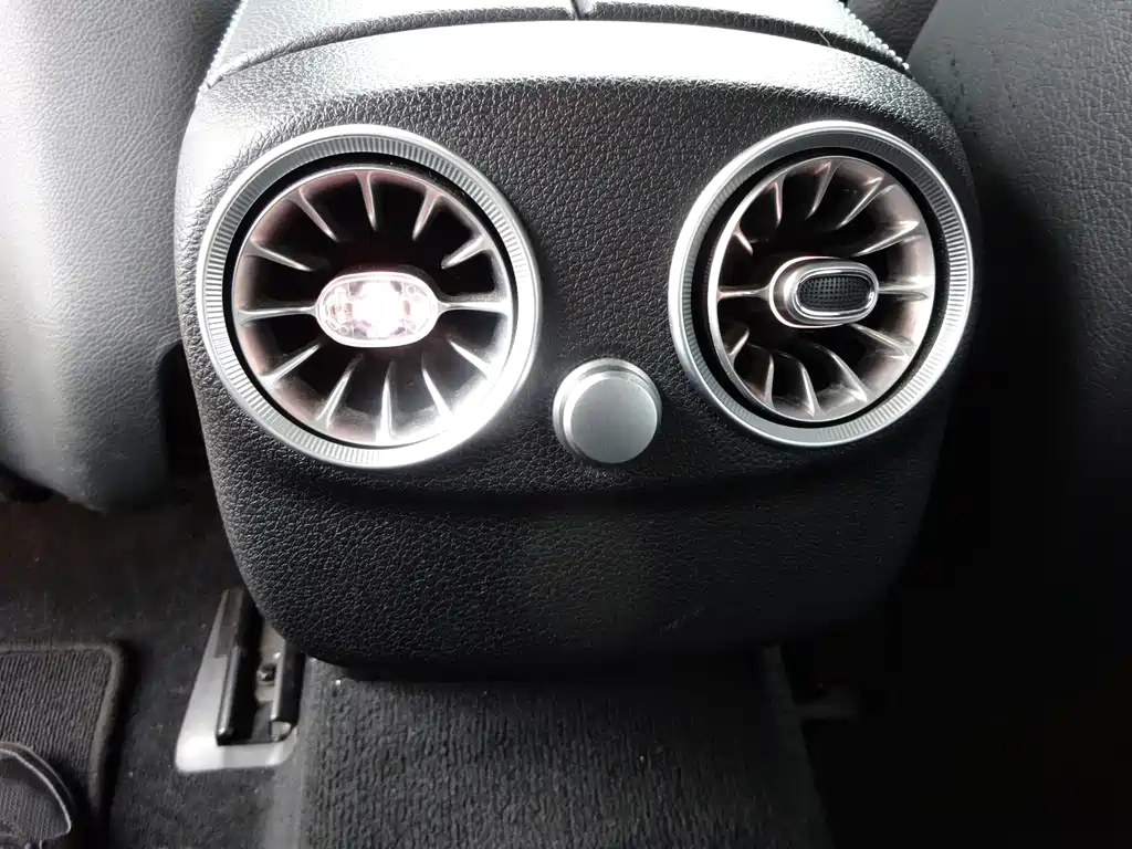 Mercedes-Benz C-Class (Import) — миниатюра 16