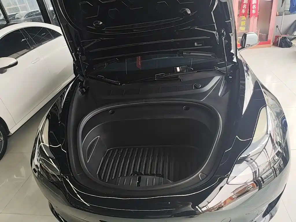 Tesla Model 3 — миниатюра 20