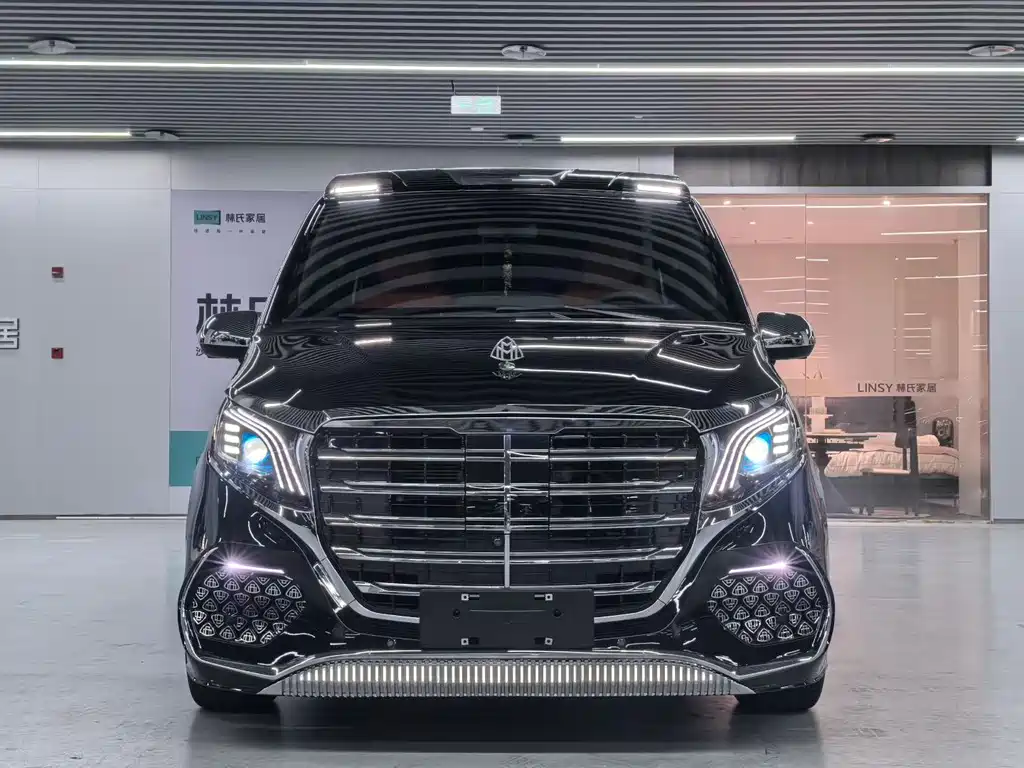 Mercedes-Benz Vito 2023 2.0T Elite 7 мест