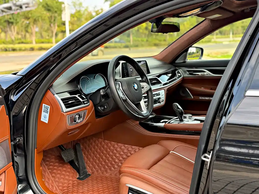 BMW 7 Series — миниатюра 5