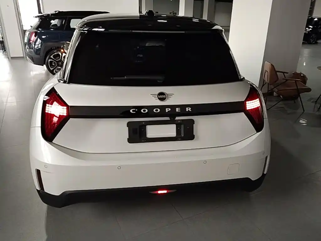 MINI MINI COOPER EV — миниатюра 6