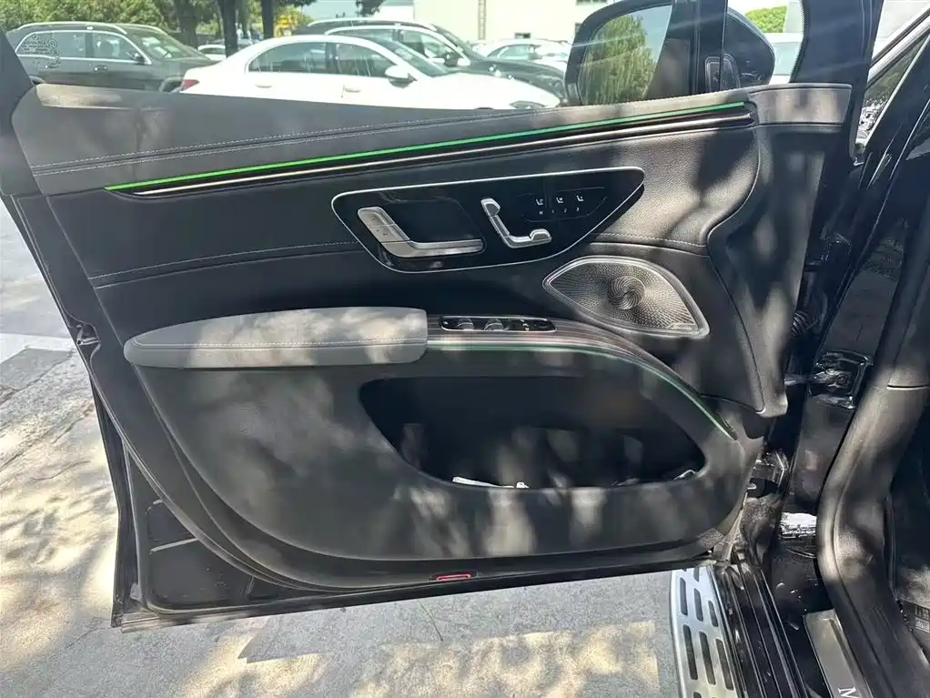 Mercedes-Benz EQS SUV 2025 500 4MATIC