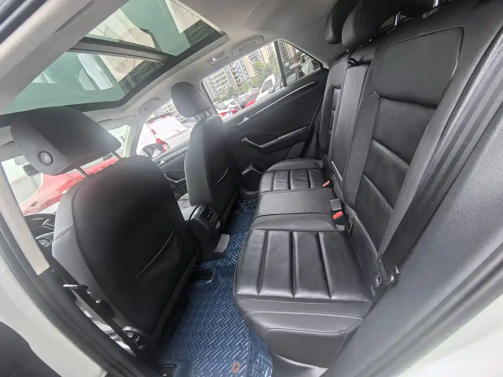 Volkswagen T-Roc — миниатюра 13