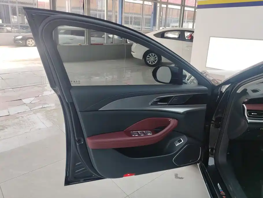 Hongqi Hongqi H5 — миниатюра 7