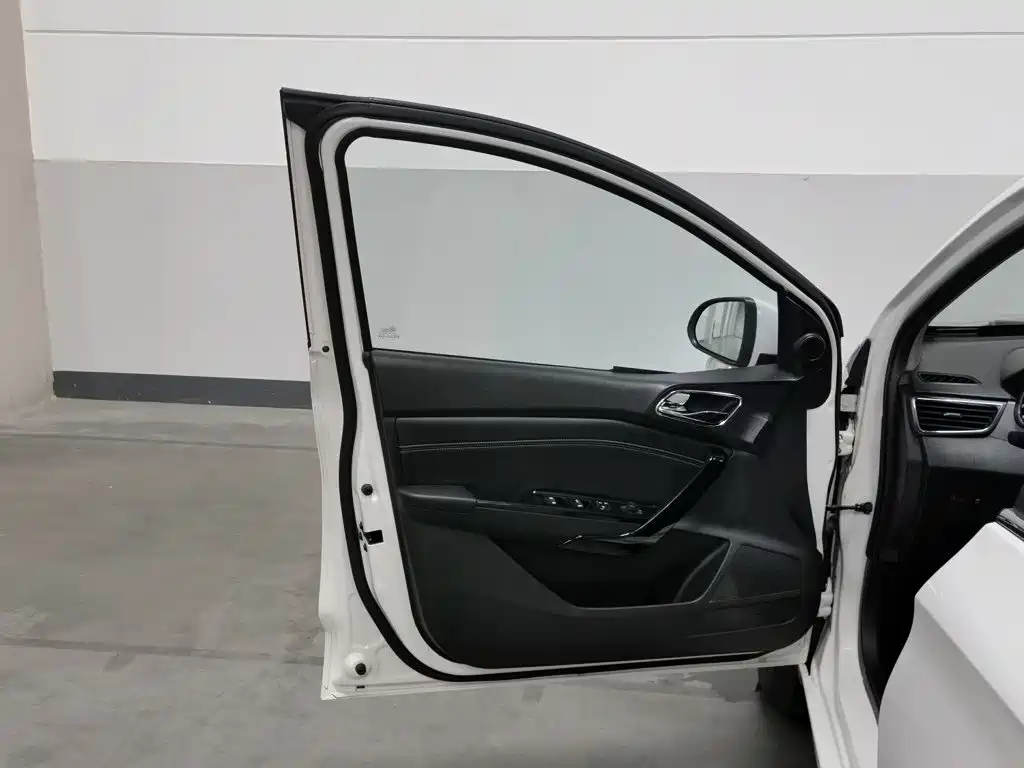 Baojun 310W — миниатюра 8