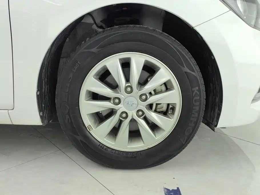 Hyundai Elantra — миниатюра 6