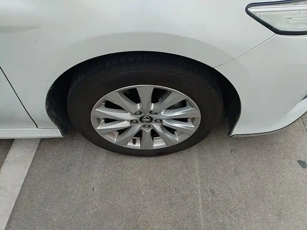 Toyota Camry — миниатюра 12