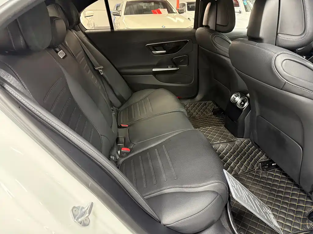 Mercedes-Benz C-Class — миниатюра 11