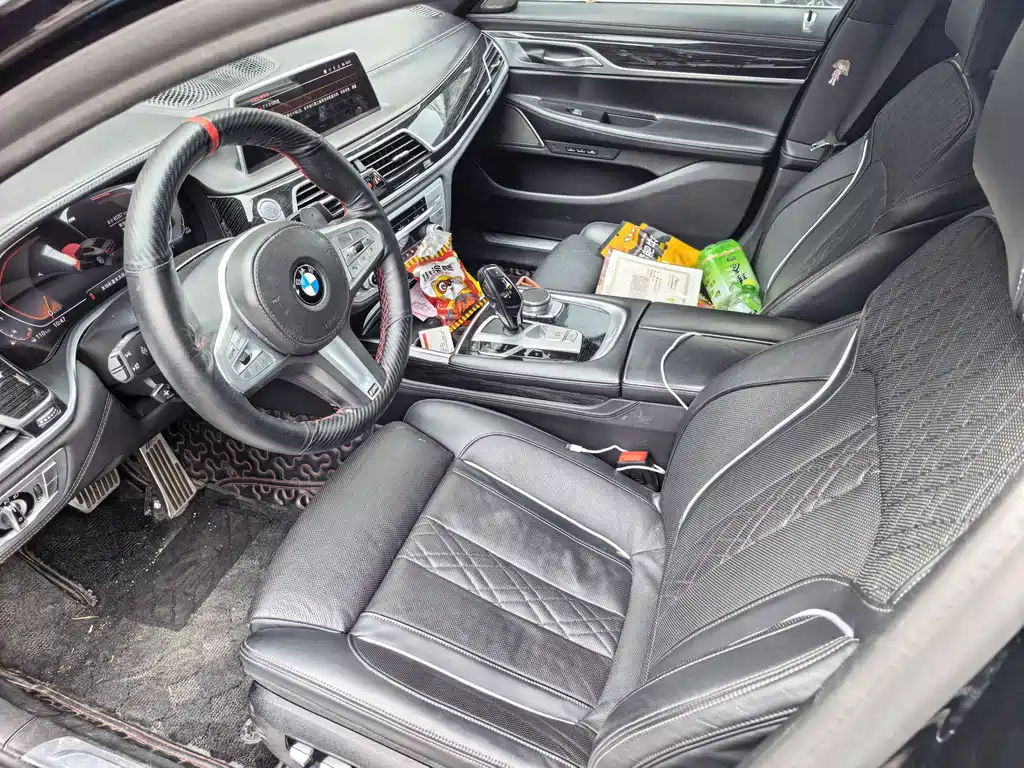 BMW 7 Series — миниатюра 10
