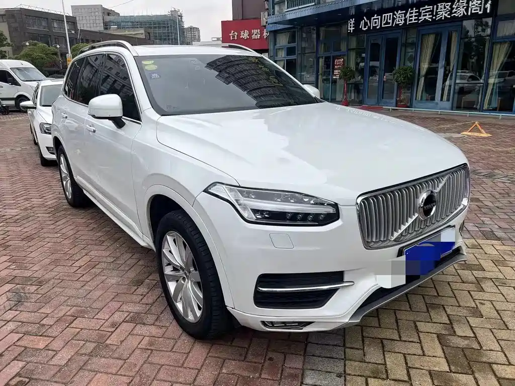Volvo XC90 2017 T6 5 мест