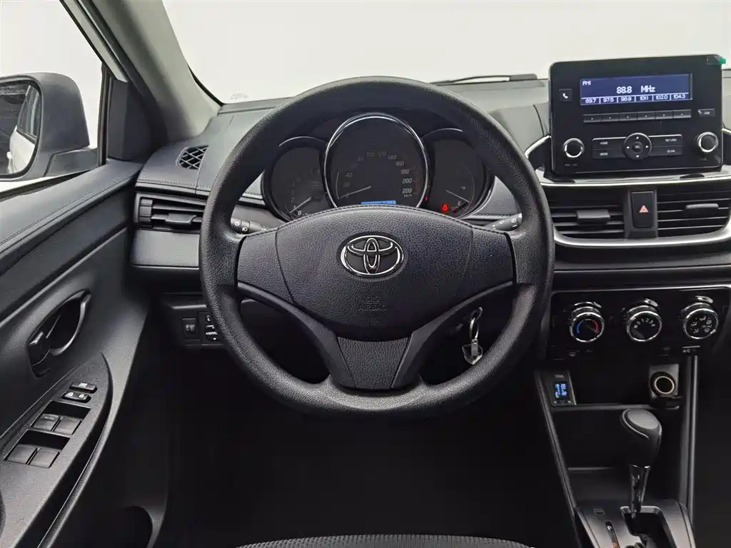 TOYOTA YARIS L ZHIXUAN