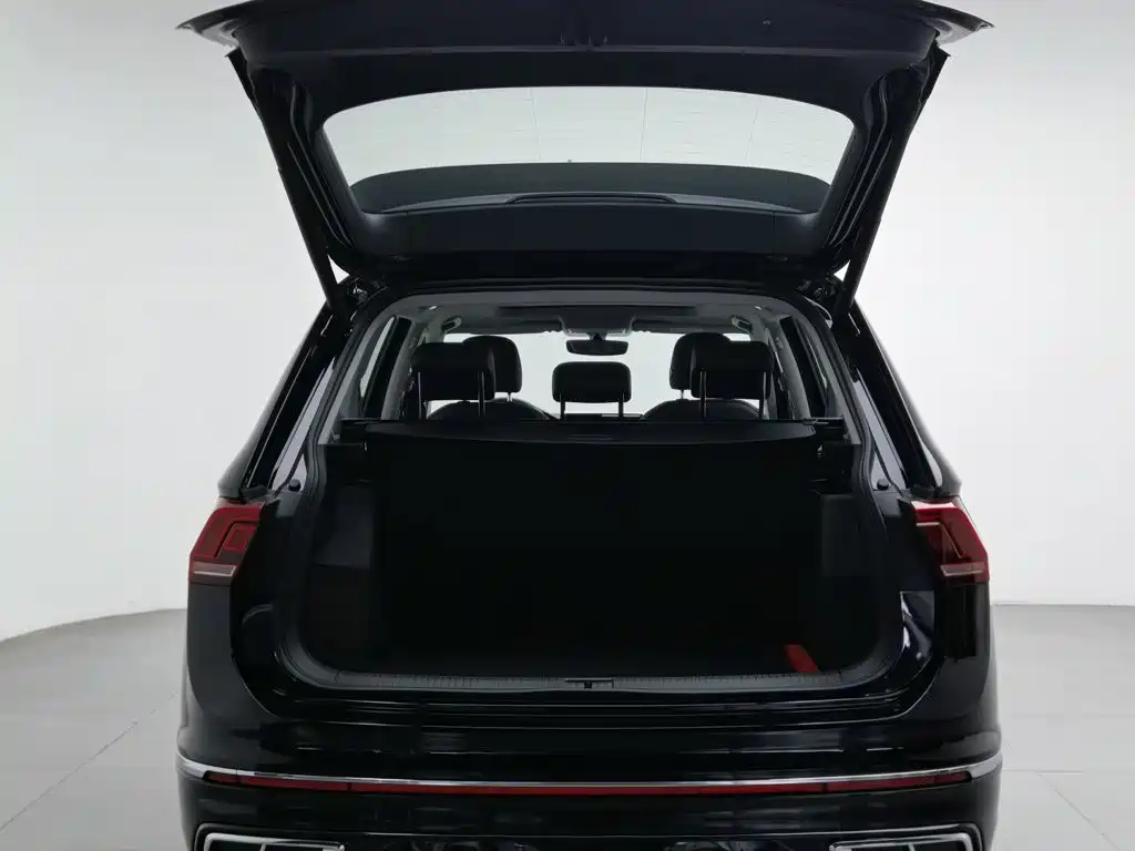 Volkswagen Tiguan L — миниатюра 16