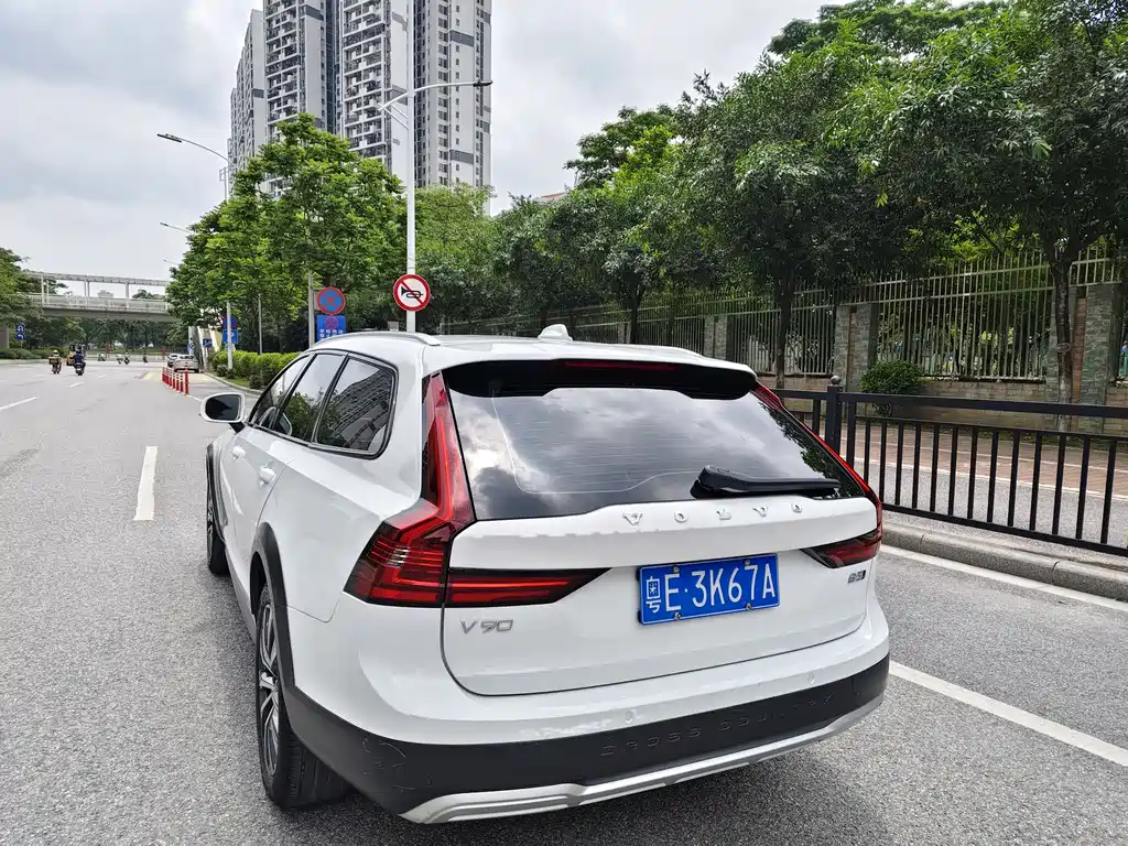 Volvo V90 2023 Cross Country B5 AWD