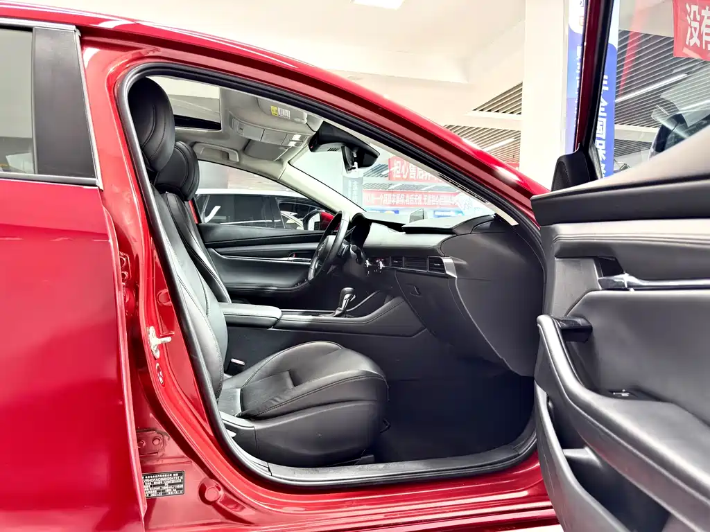 Mazda 3 Axela 2021 — фото 13