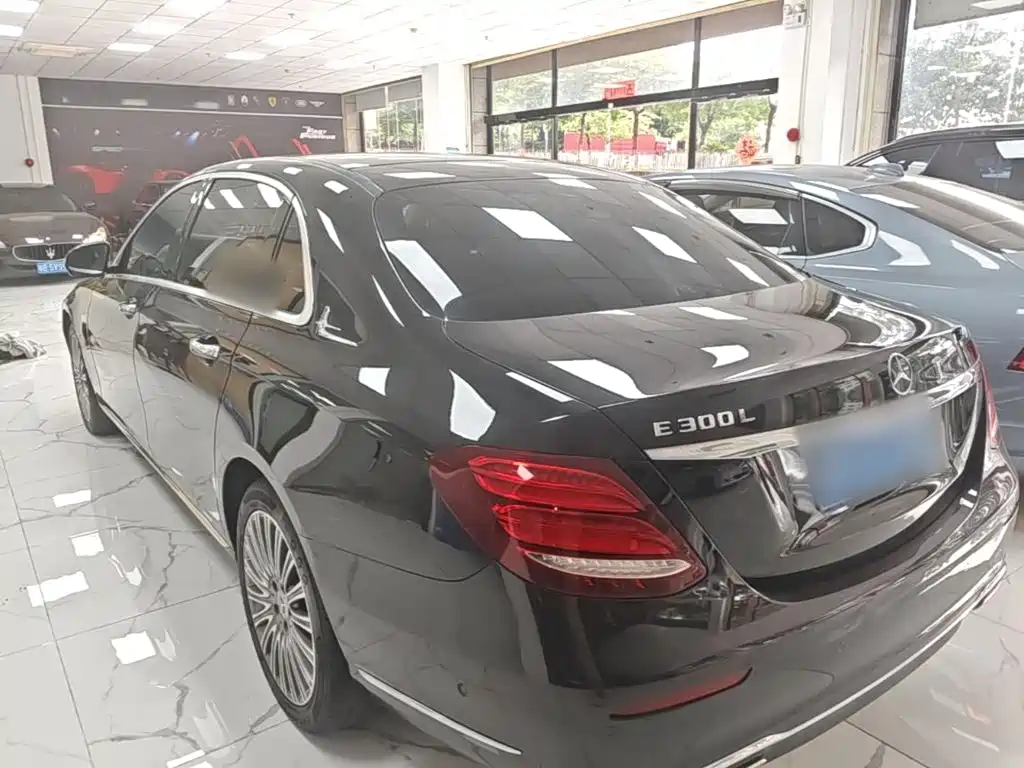 Mercedes-Benz E-Class — миниатюра 5