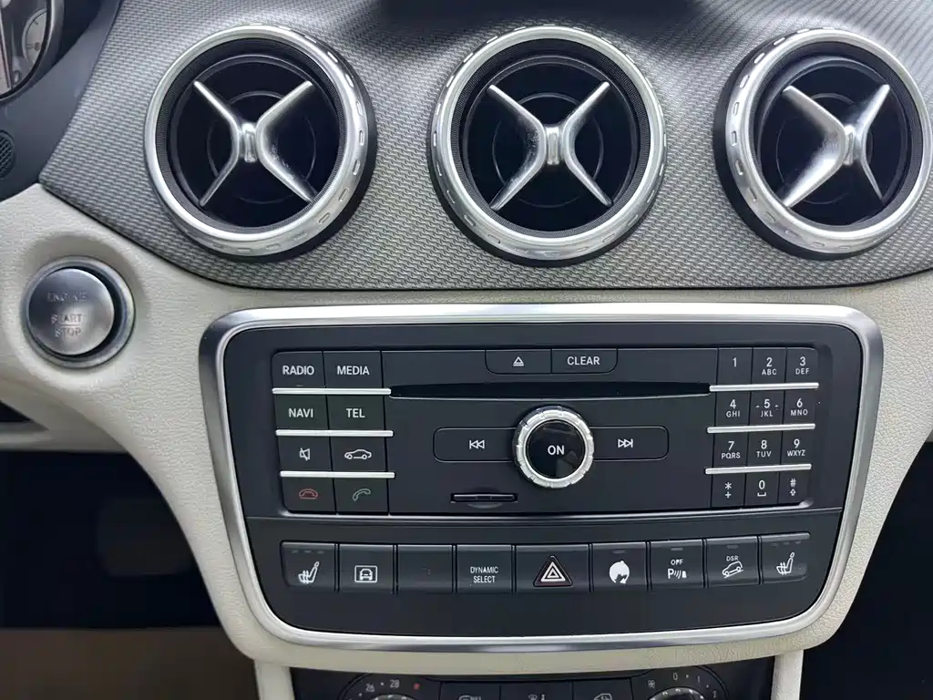 Mercedes-Benz GLA 2016 GLA 220 4MATIC Fashion