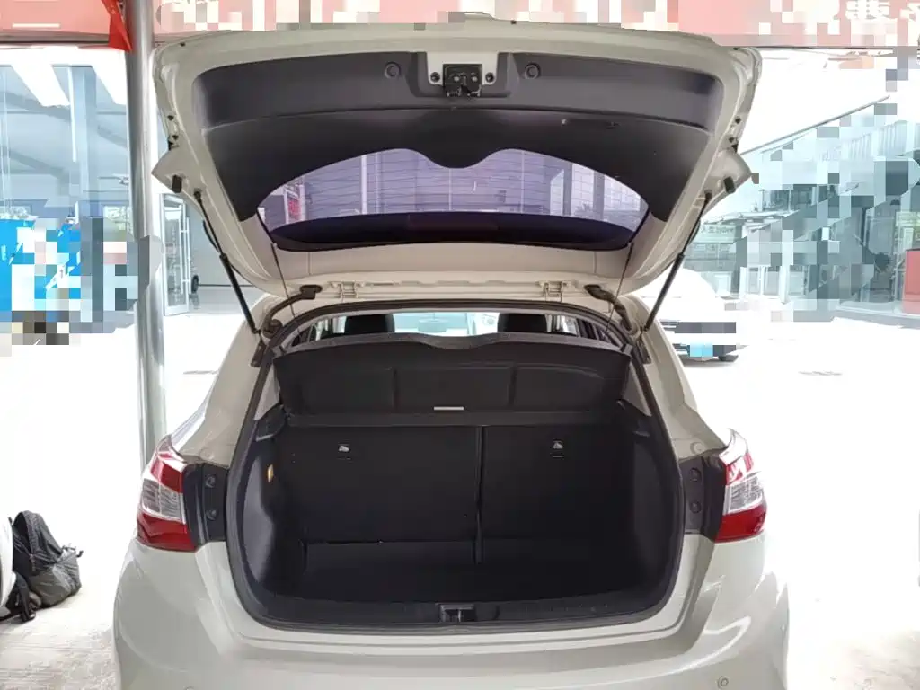 Nissan Tiida — миниатюра 19