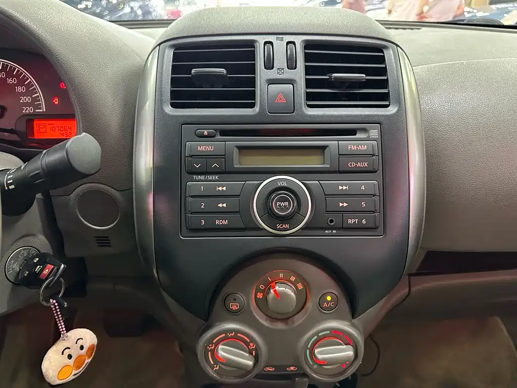 Nissan Sunny — миниатюра 10