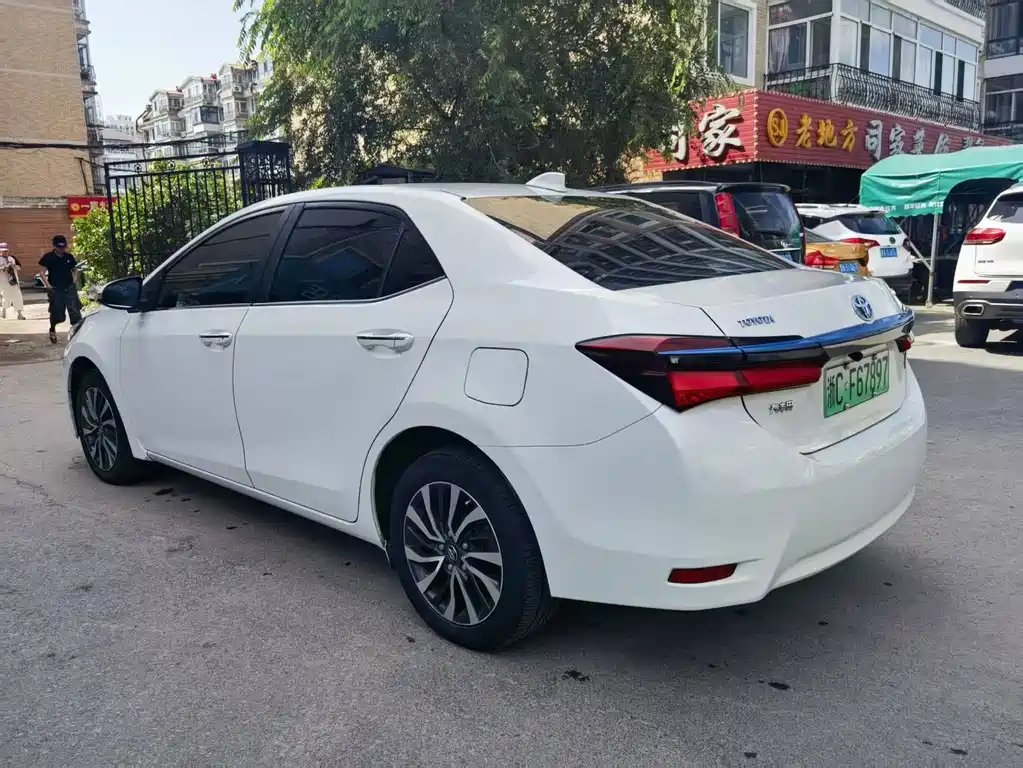 Toyota Corolla Hybrid — миниатюра 5