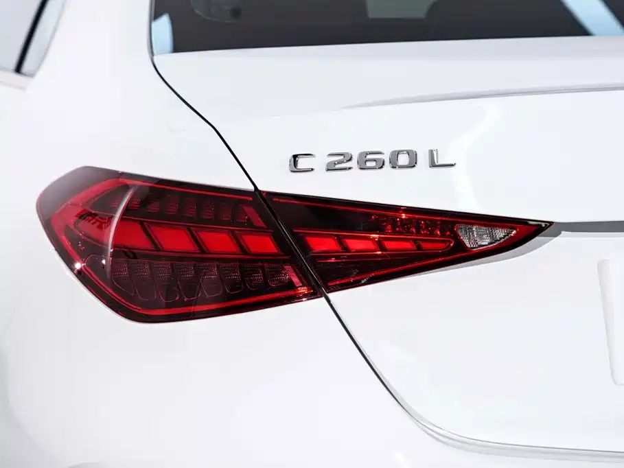 Mercedes-Benz C-Class — миниатюра 11