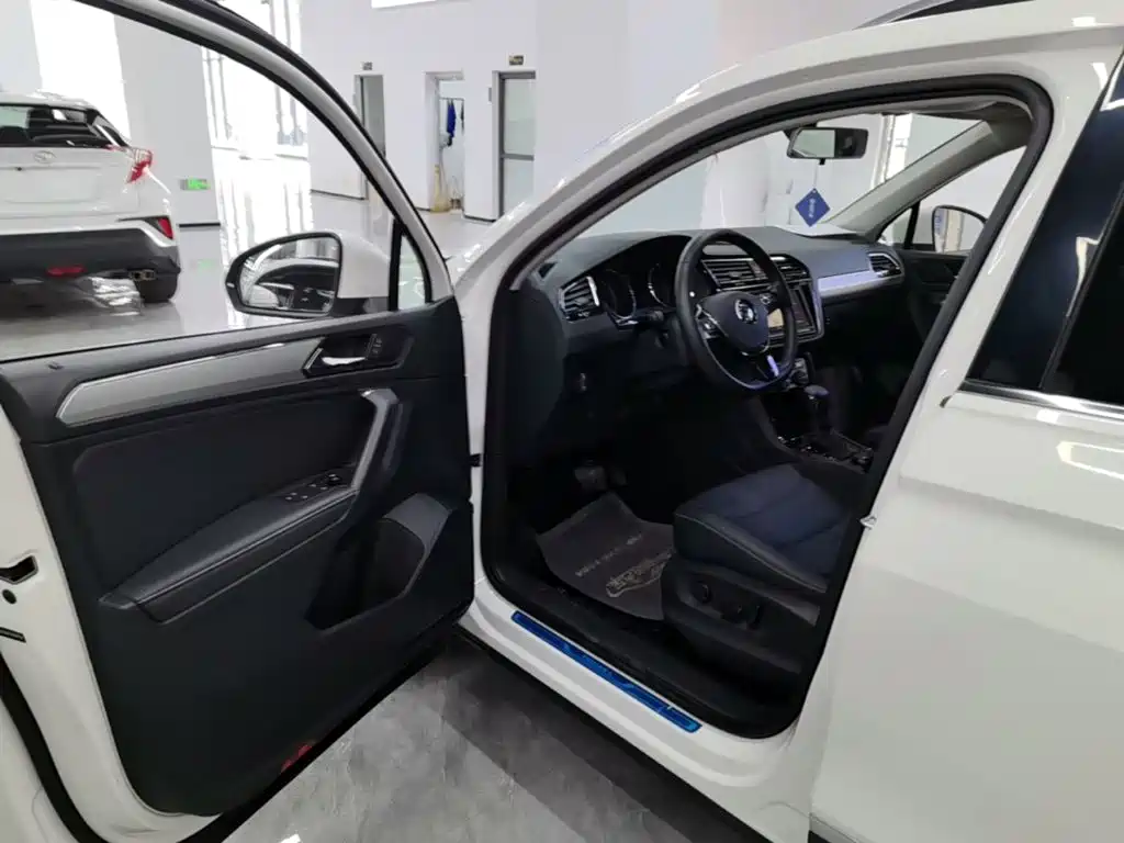 Volkswagen Tiguan L — миниатюра 16