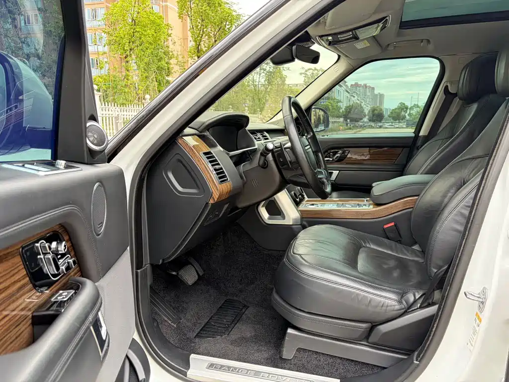 Land Rover Range Rover — миниатюра 8