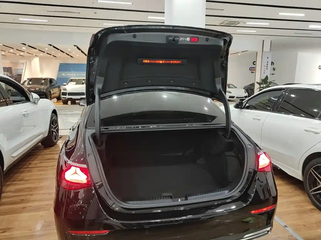 Mercedes-Benz E-Class — миниатюра 19