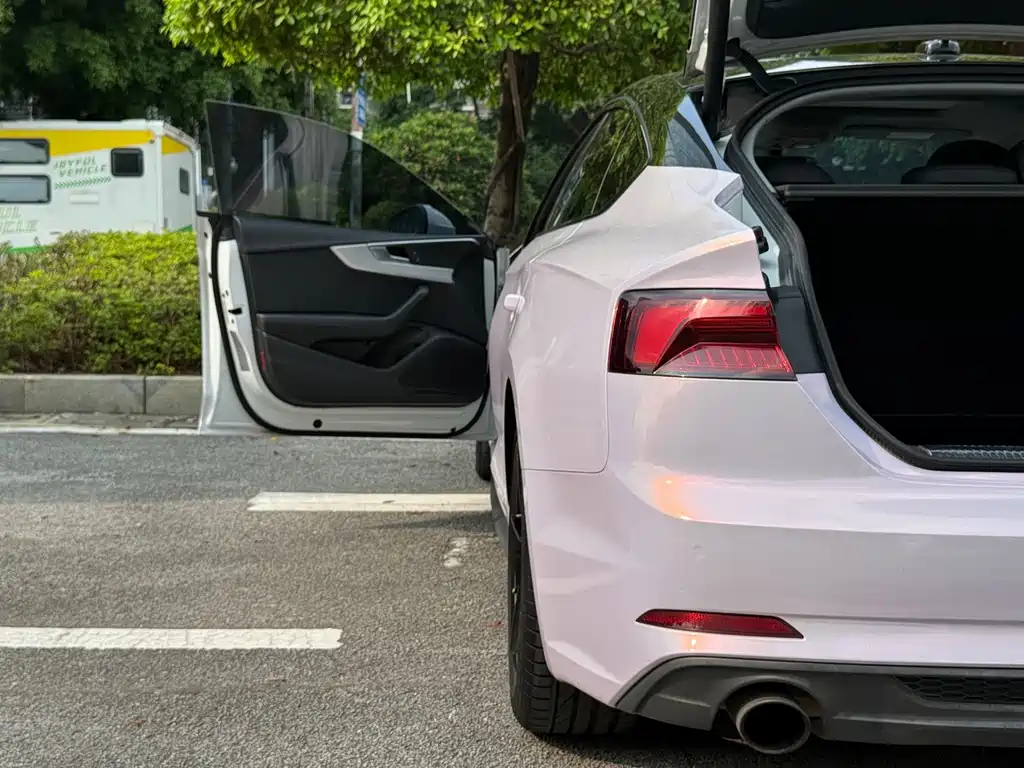 Audi A5 (Import) — миниатюра 11