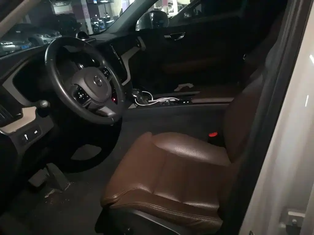 Volvo XC60 — миниатюра 11