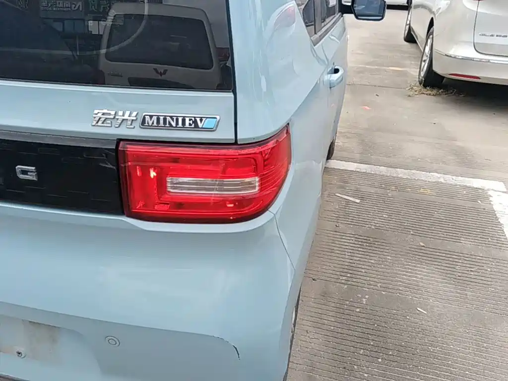 Wuling MINIEV — миниатюра 8