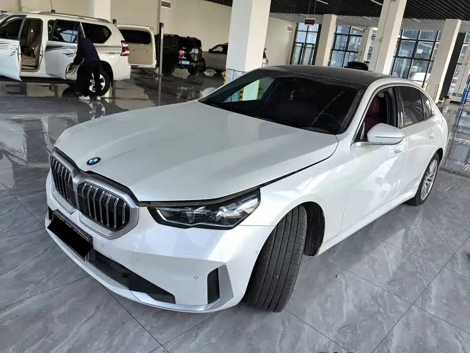 BMW 5 Series 2025