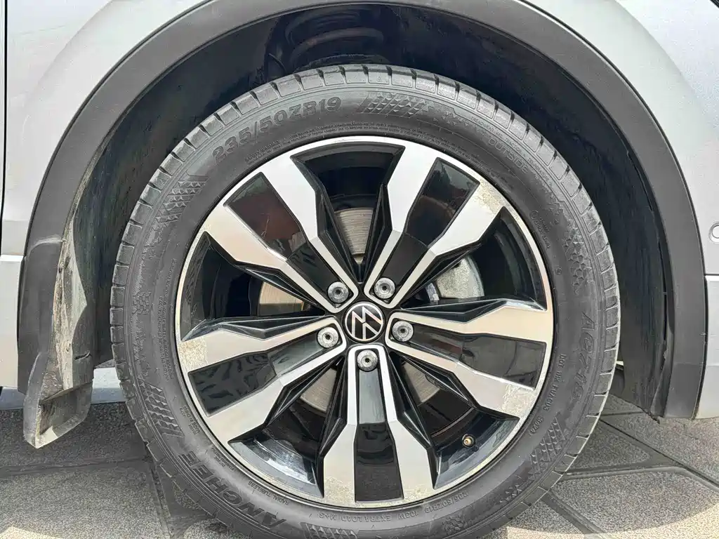 Volkswagen Tiguan L — миниатюра 29