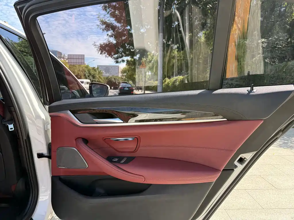 BMW 5 Series — миниатюра 15