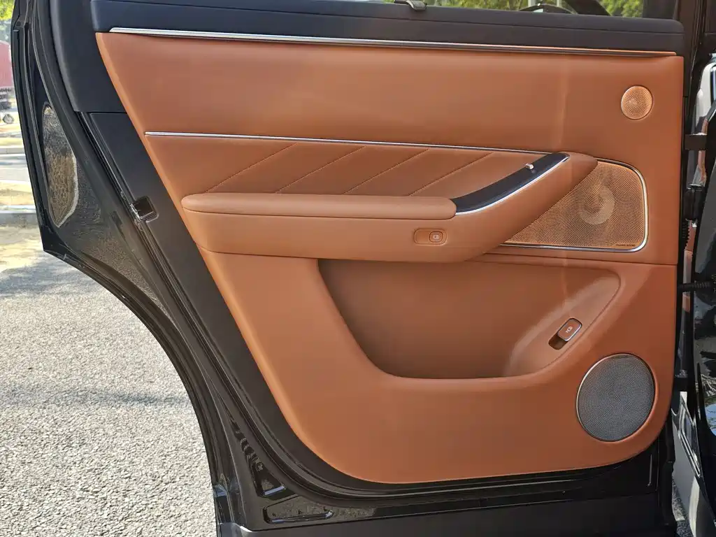 AITO ASK THE WORLD M8