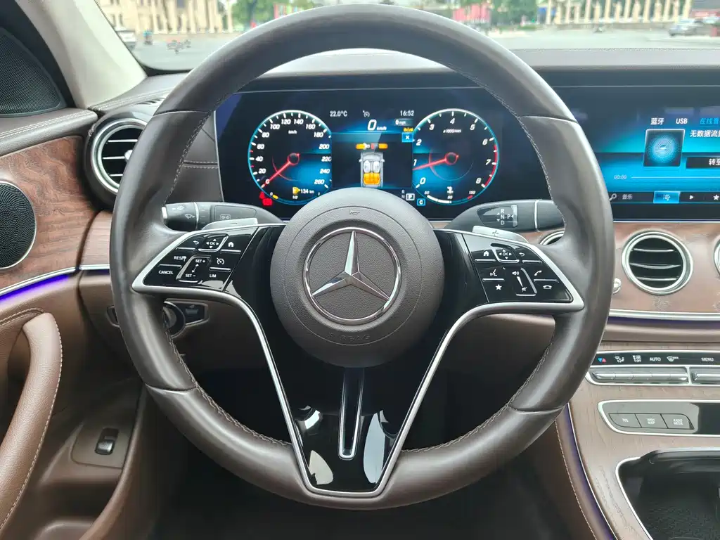 Mercedes-Benz E-Class — миниатюра 21