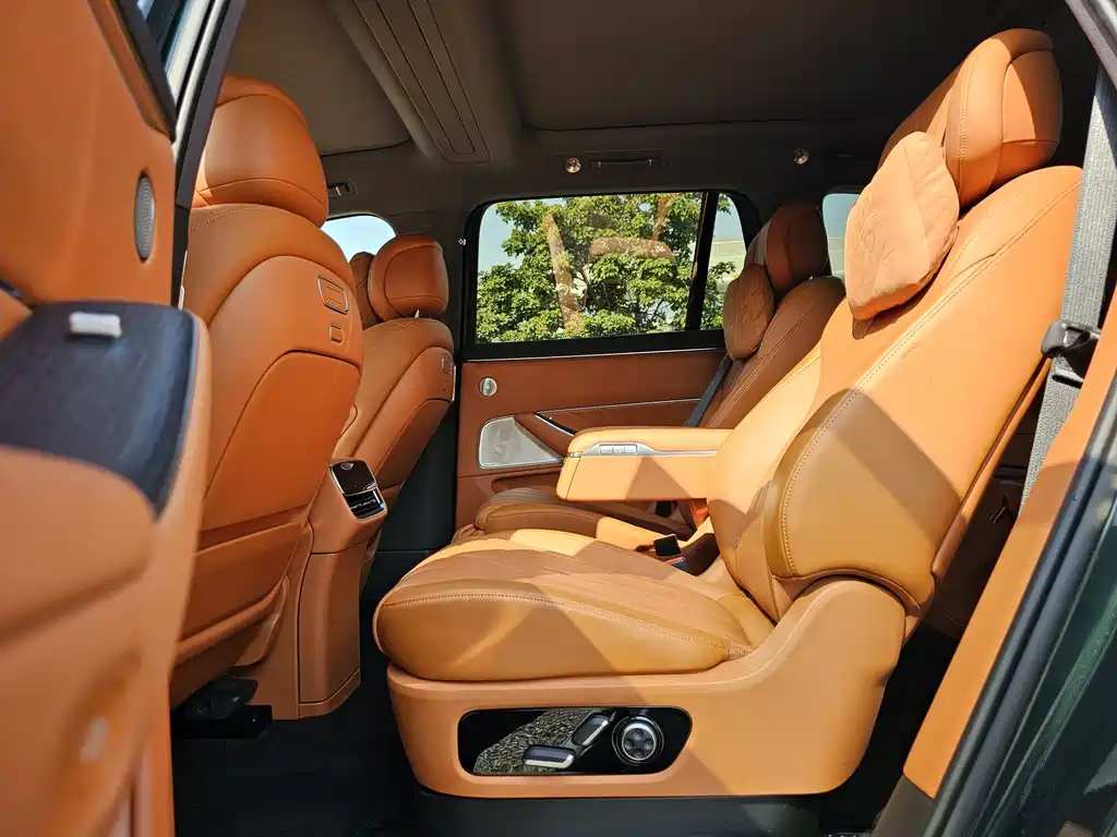 AITO ASK THE WORLD M8