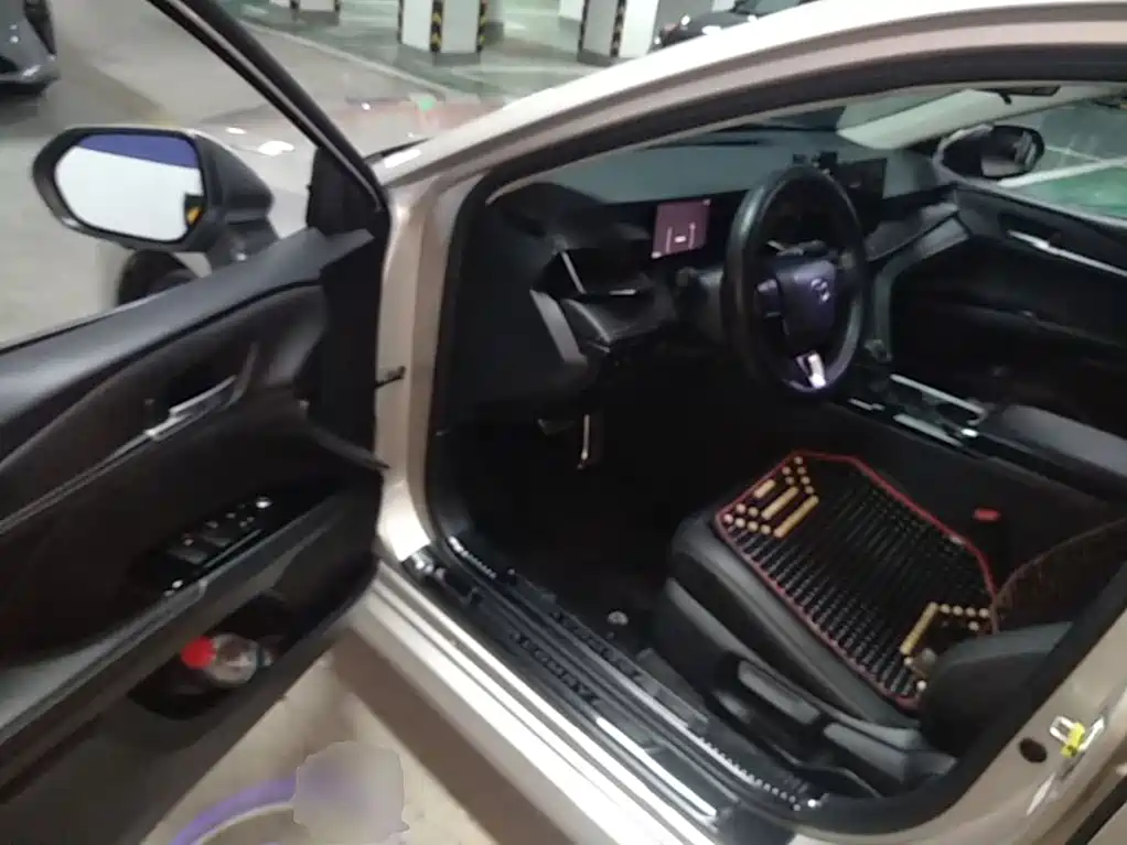 Toyota Camry — миниатюра 16