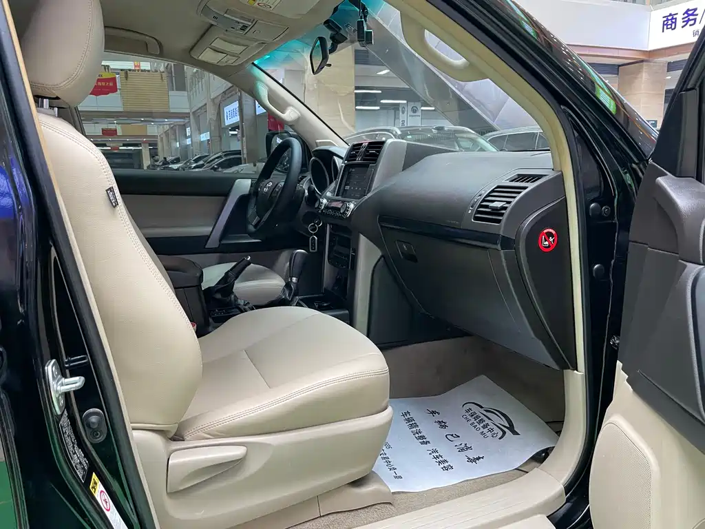 Toyota Land Cruiser Prado 2010 2.7L AT Luxury