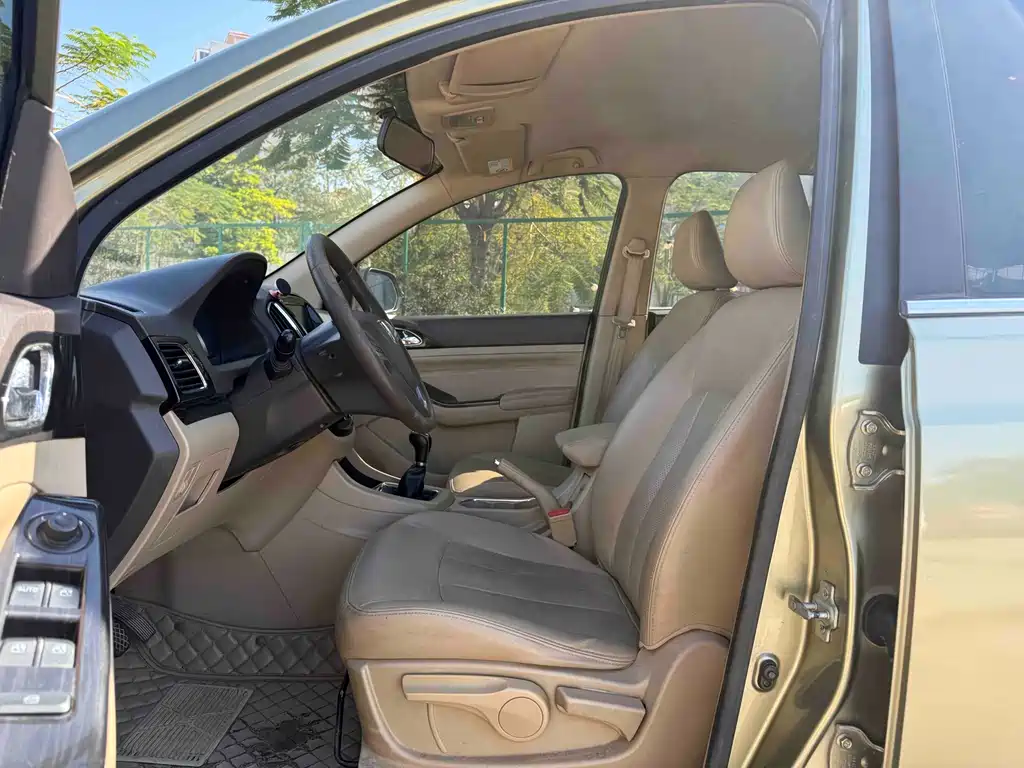 Baojun 730 2014 1.5L MT Comfort 7 мест