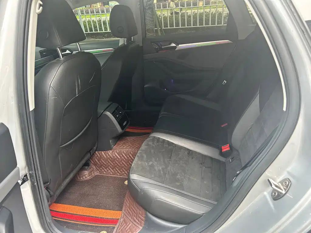 Volkswagen Sagitar - фото 6