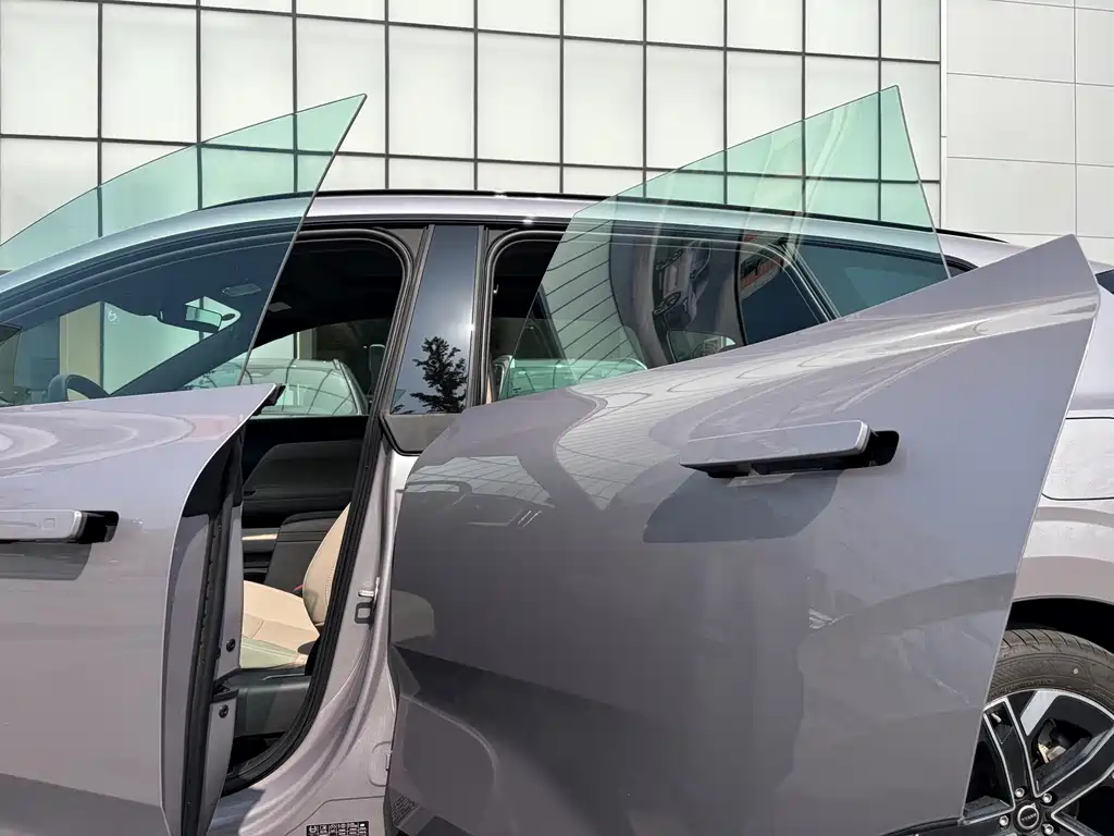 Volvo XC70 PHEV — миниатюра 10