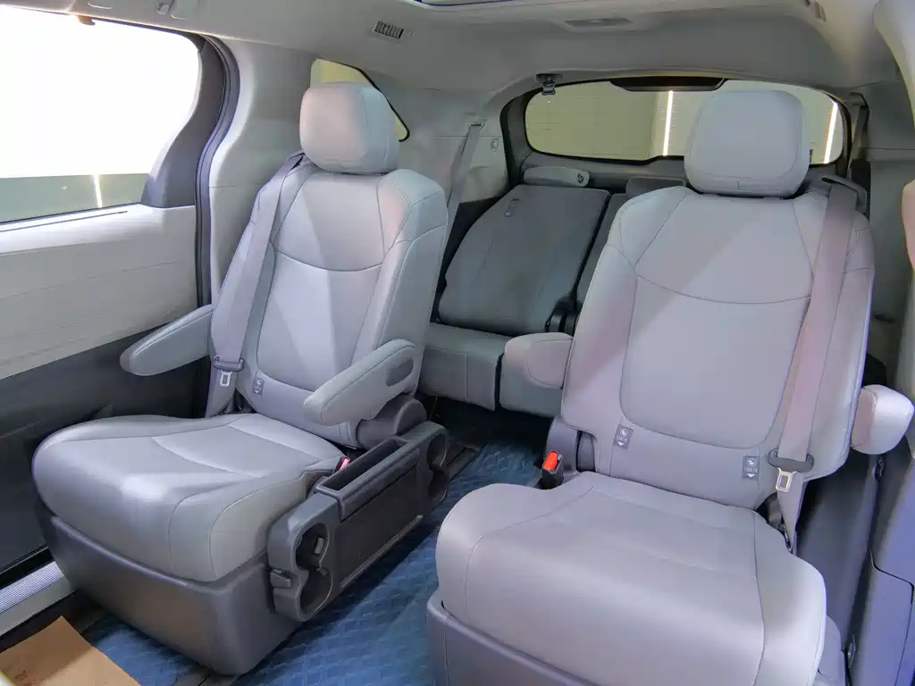 Toyota Granvia — миниатюра 9