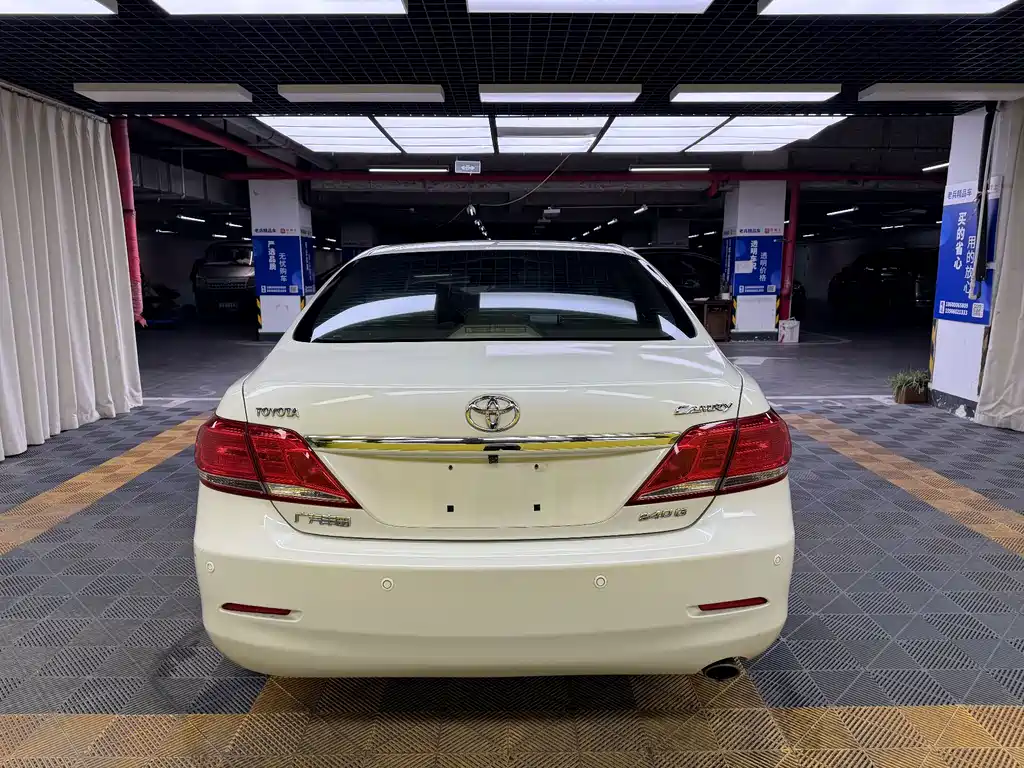 Toyota Camry — миниатюра 5