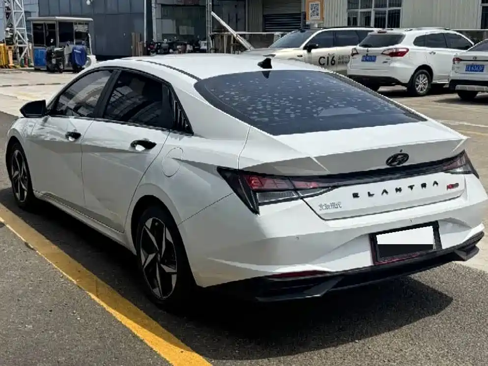 Hyundai Elantra - фото 9