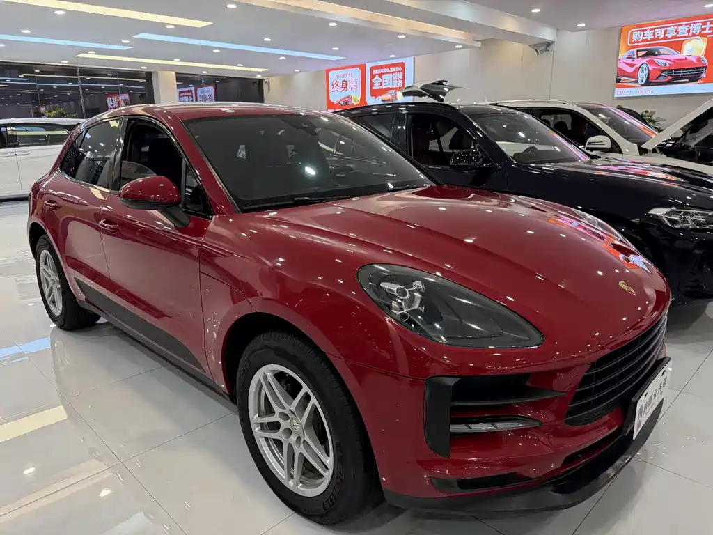 PORSCHE MACAN