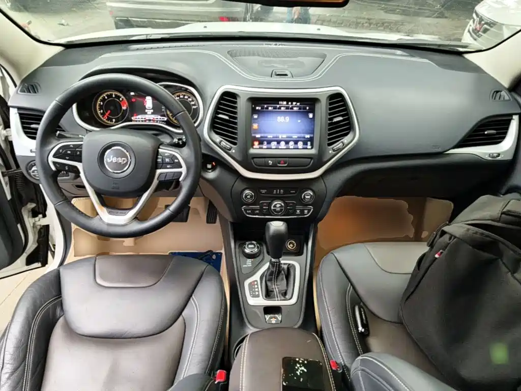 Jeep Cherokee — миниатюра 10