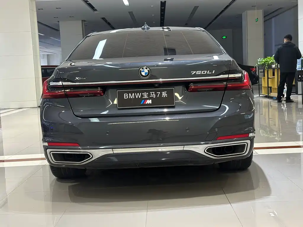BMW 7 SERIES