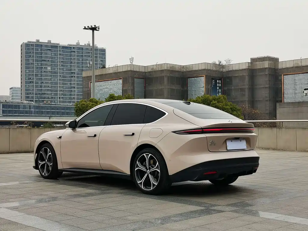 NIO NIO ET5